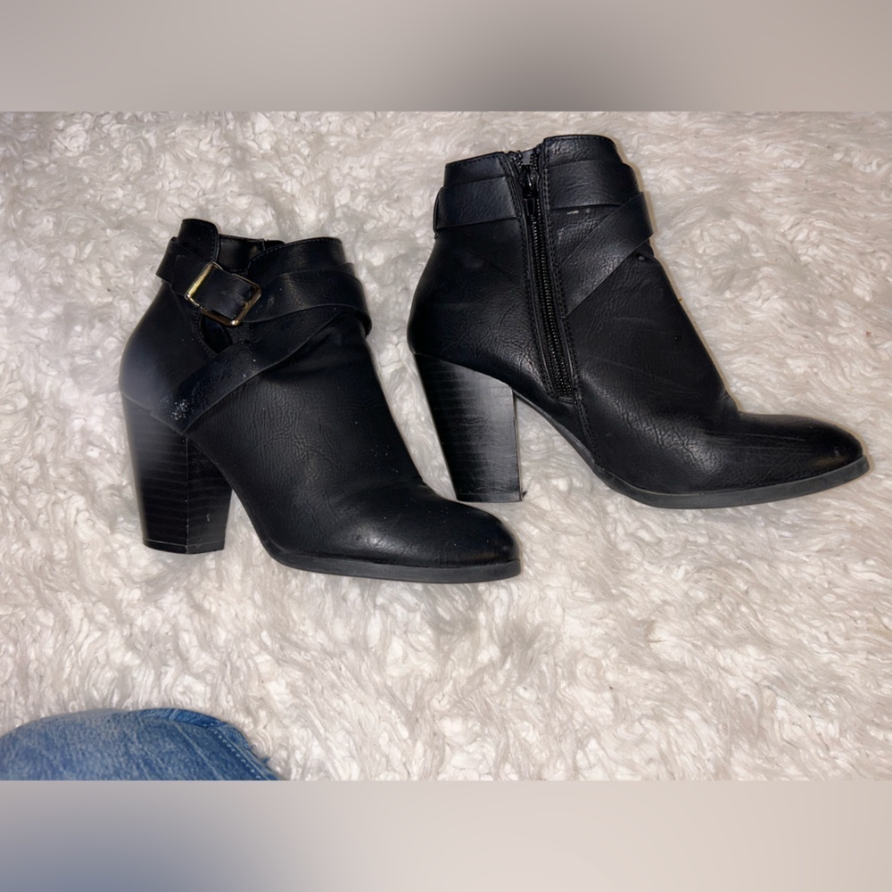 50%offw❤️ Call it spring Bootie black with buckles 6👠S3
